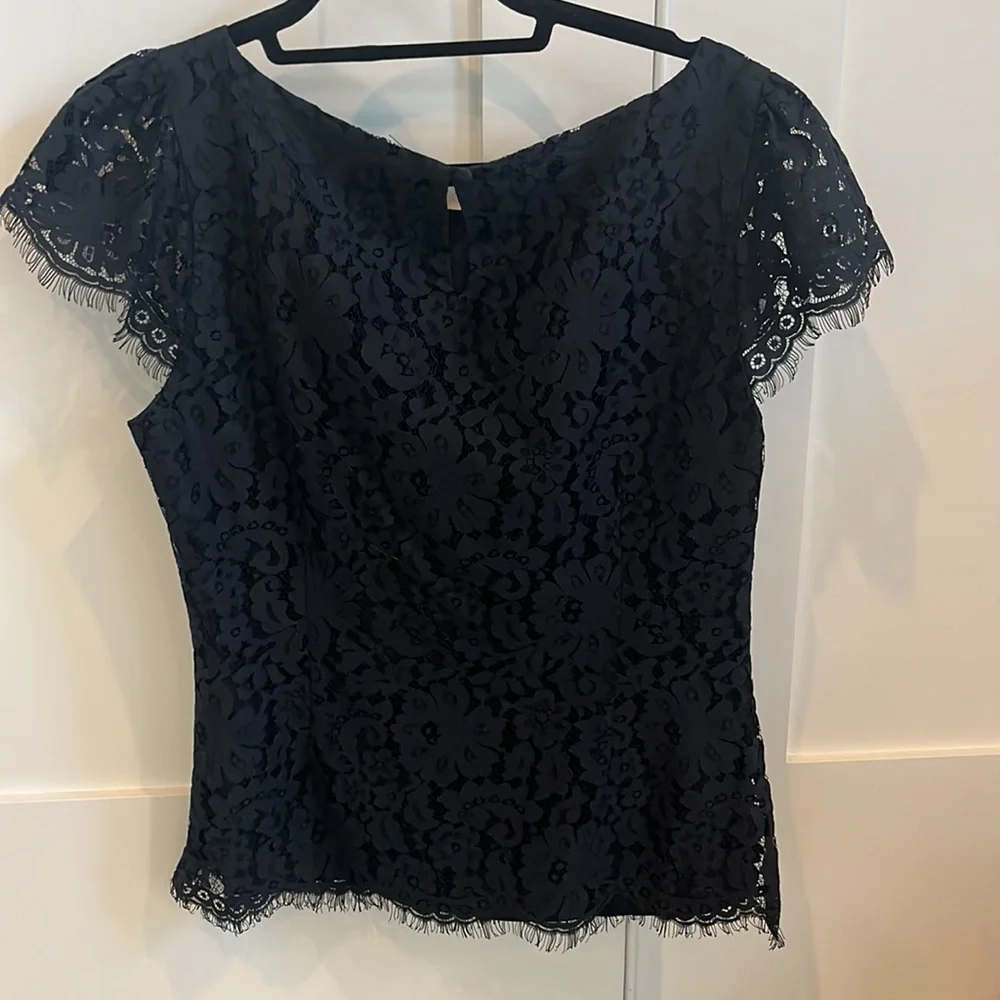 Lace short sleeve short sleeve side zip keyhole shirt - Picture 3 of 5